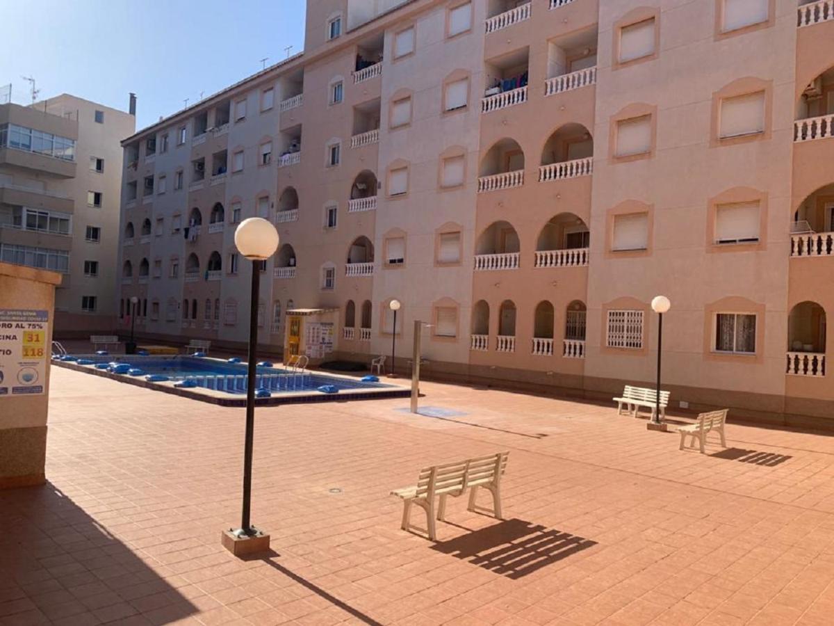 Sunny Appartment With Pool Torrevieja Center Luaran gambar